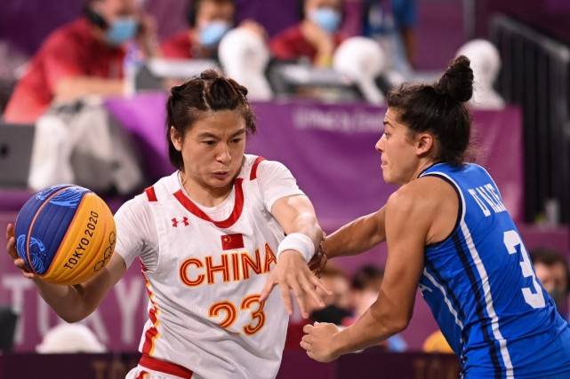 铁树开花，拜仁后卫约纳坦-塔斩获欧冠生涯首球（终结欧冠进球荒！拜仁后卫约纳坦-塔收获生涯首球）