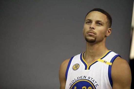 老豪门在左，新力量在右！2026世界杯12月5日举行抽签仪式（老牌劲旅与新锐势力齐聚：2026年世界杯抽签12月5日举行）