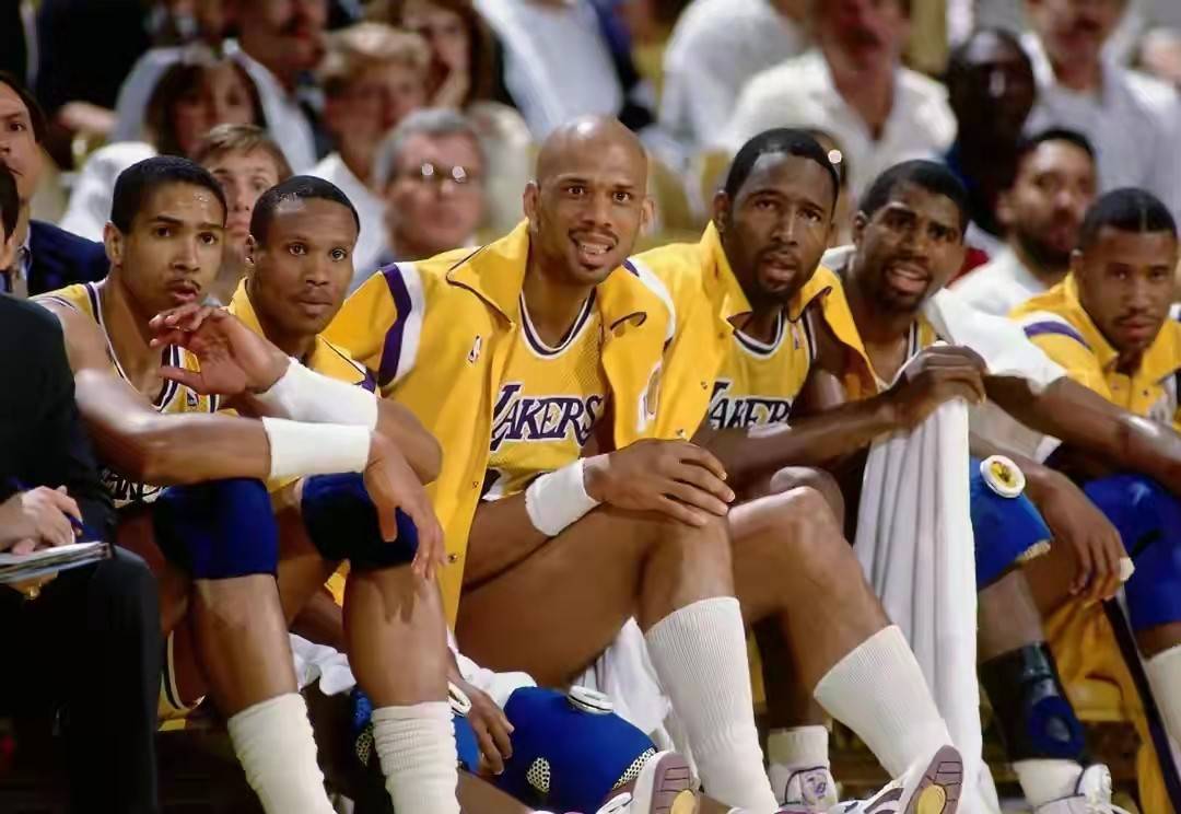 阿森纳3-1完胜拜仁，五档次差距尽显，欧冠小组赛掀翻对手（阿森纳3-1击退拜仁，欧冠小组赛尽显实力差距）