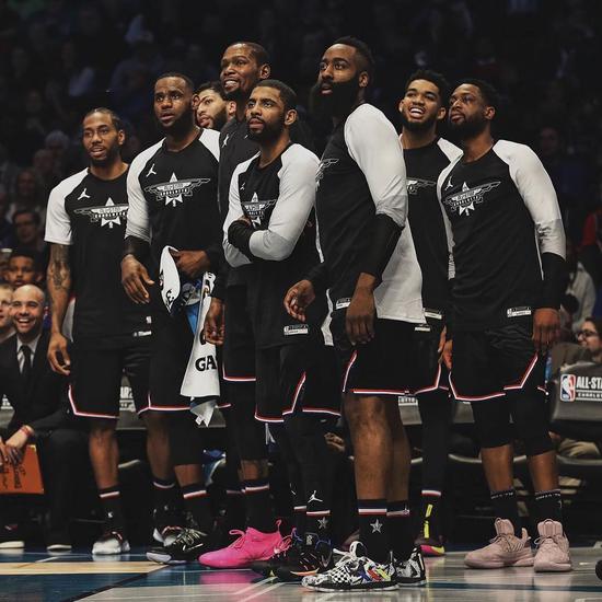 广厦男篮末节逆转战胜北京（广厦男篮末节上演逆转击败北京队）