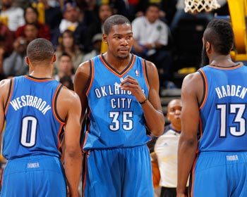 曼晚：多纳鲁马对加盟曼联持开放态度，但不会采取永久转会（曼晚：多纳鲁马愿赴曼联，但不考虑以永久转会形式加盟）