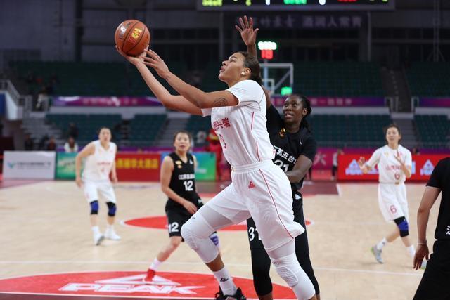 队报：朗斯将在冬窗签下莱比锡中场海达拉，转会费300万欧元（队报称朗斯将于冬窗以300万欧元引进莱比锡中场海达拉）